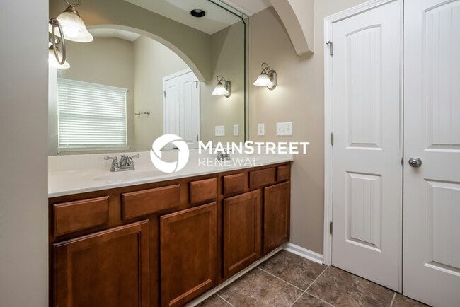 Building Photo - 5 Bedroom Pet-Friendly Home in Atlanta, GA with Main Street Renewal