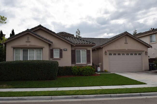 Building Photo - Spacious Single-Story Home for Lease in La...