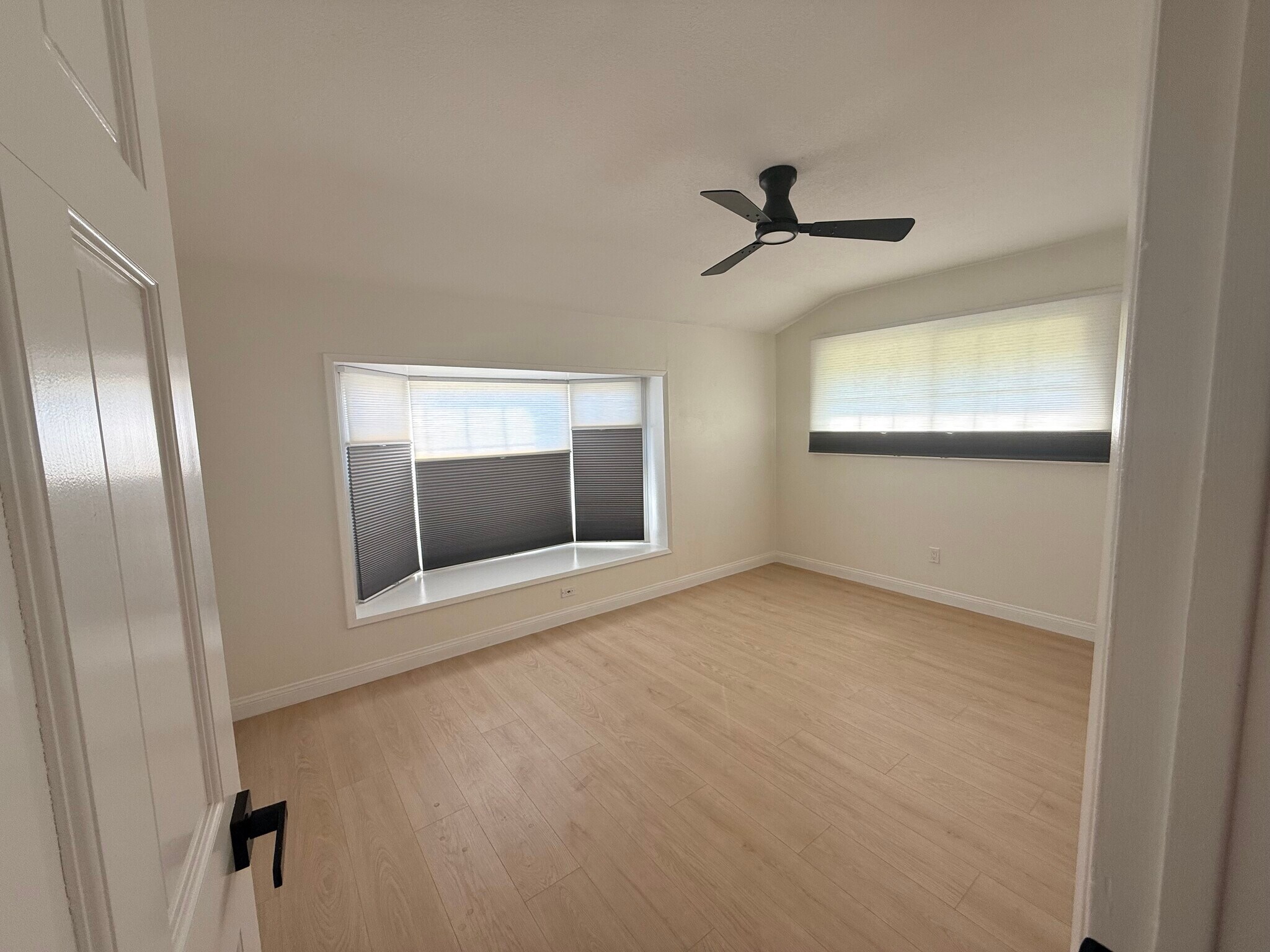 Building Photo - 11130 Canby Ave