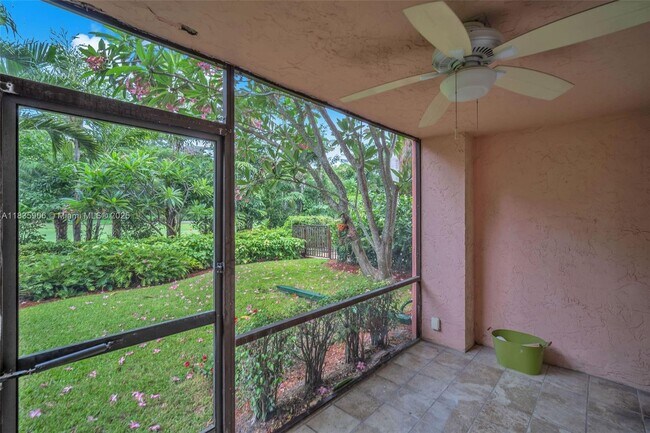 Building Photo - 250 E Royal Palm Rd