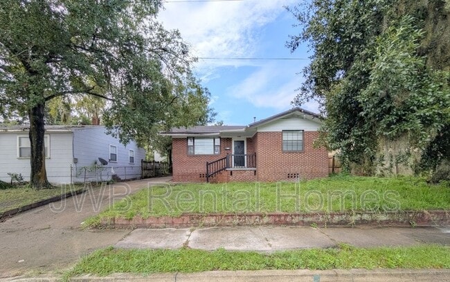 Primary Photo - 1242 11th St E
