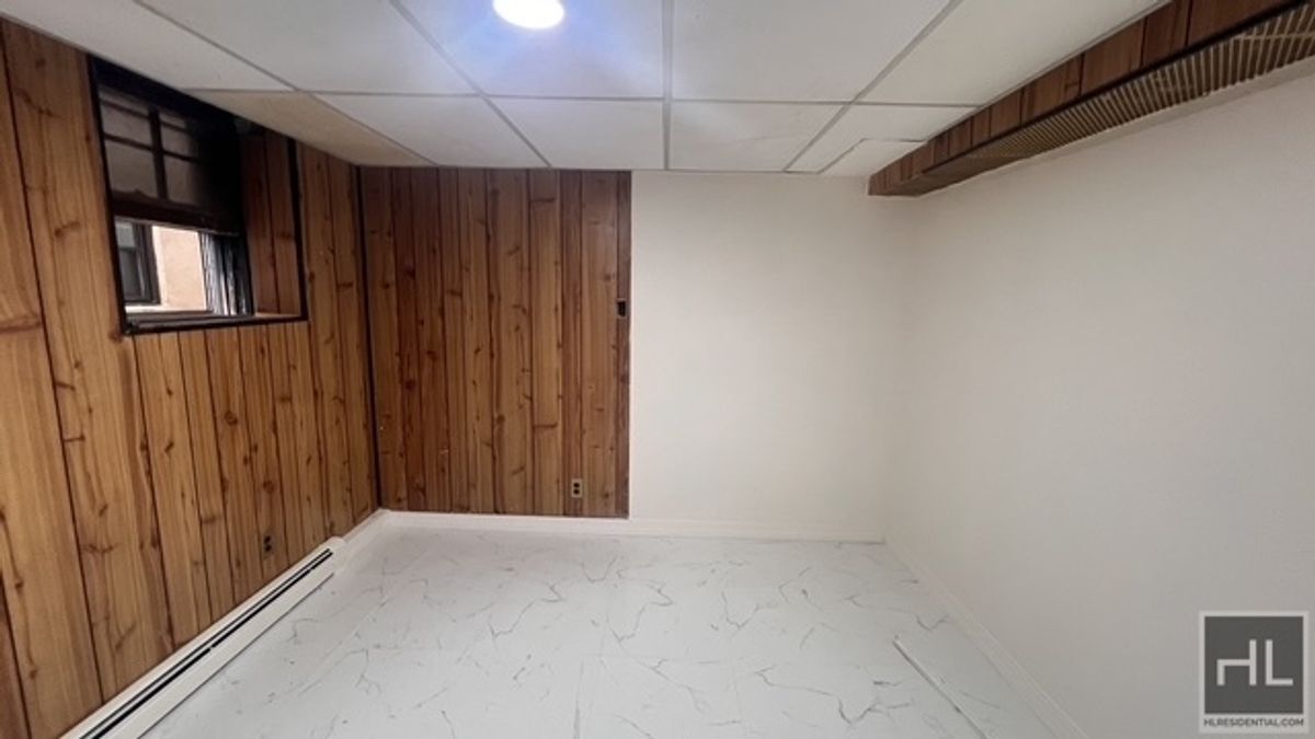 Building Photo - 162 E 57th St