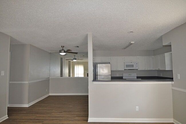 Building Photo - Spacious 4-Bedroom, 2-Bathroom Townhome in Grand Prairie!