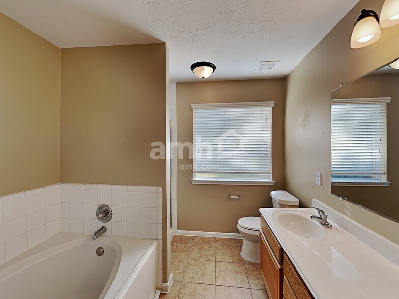 Building Photo - 29010 Ashbrook Ln
