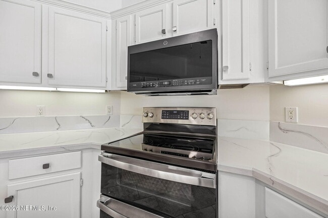 Building Photo - 3447 Heron Dr N