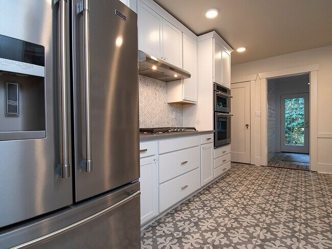 Building Photo - 1719 N 128th St