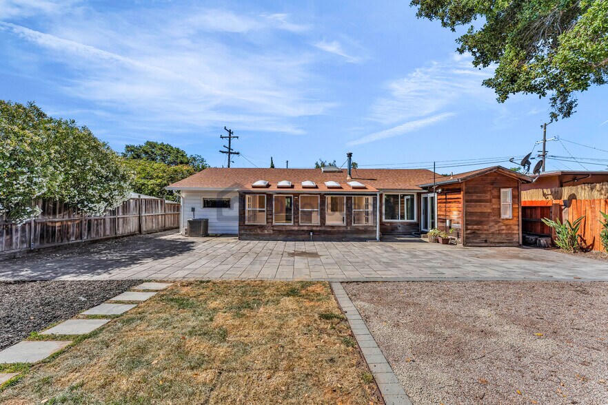 Building Photo - 4533 Utah Dr