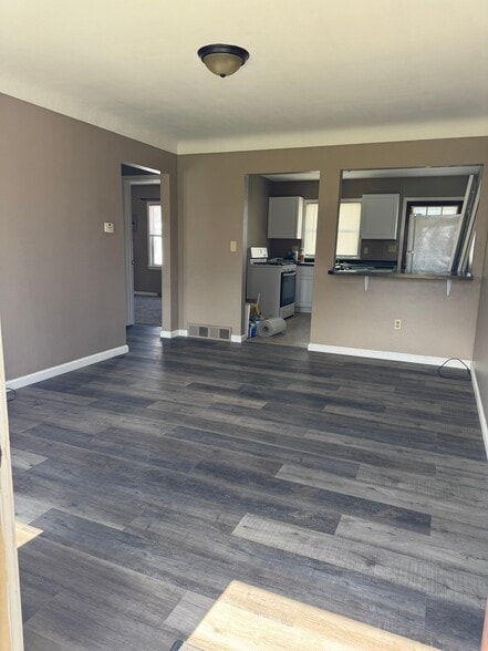 Building Photo - 115 Adams St