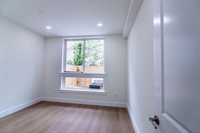 Building Photo - 808 N Preston St