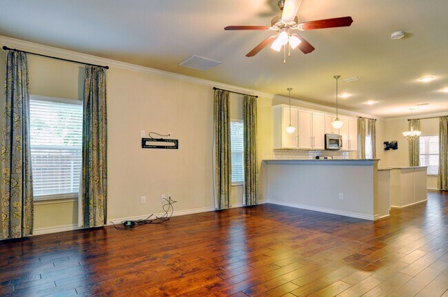Building Photo - Monticello Townhome