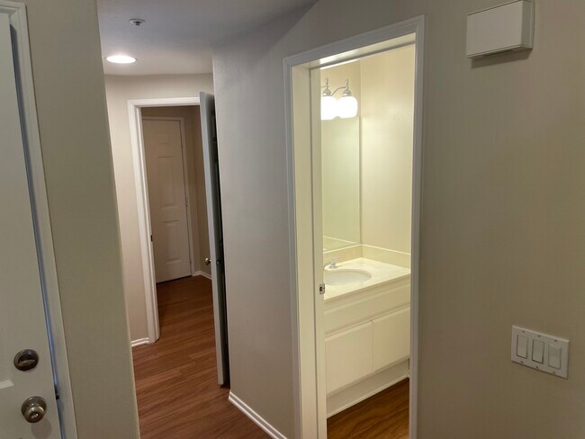 Building Photo - 95 Camino del Oro