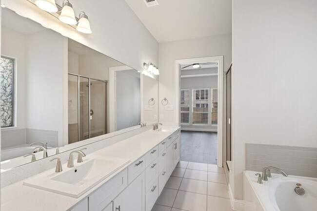 Building Photo - 4021 Angelina Dr