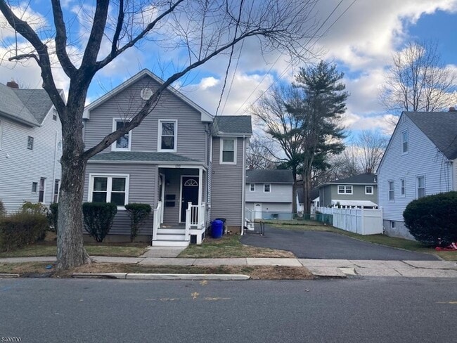 Primary Photo - 132 Stevens Ave