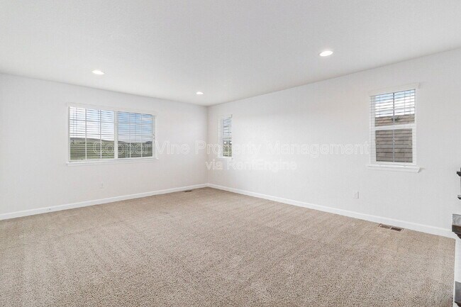 Building Photo - 3266 Yale Dr