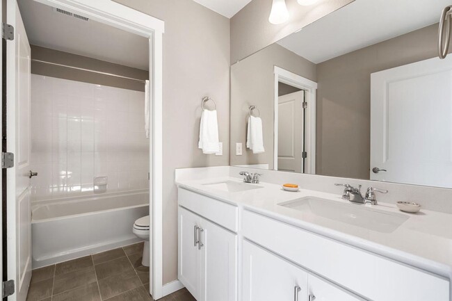 Building Photo - Beautiful New 4 Bed 3 Bath House in North ...