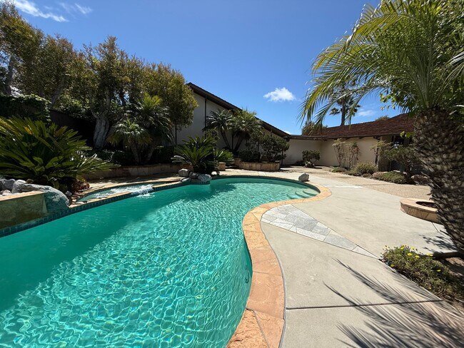 Building Photo - Newly Renovated 4 Bedroom Residence in La Jolla
