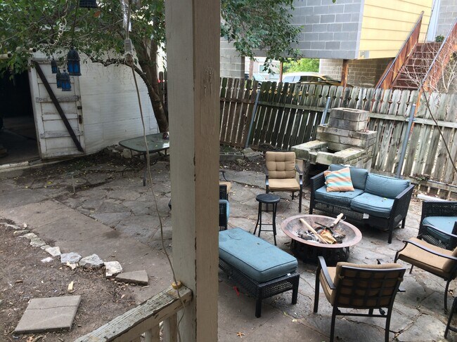 Building Photo - 1101 W 22nd 1/2 St