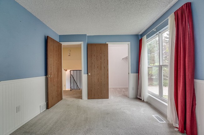 Building Photo - Cul-de-Sac Comfort | Updated Interior + Large Fenced Yard