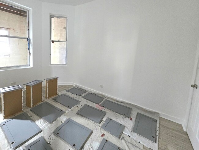 Building Photo - 1311 S Avers Ave