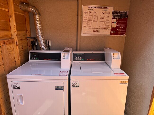 Laundry Room - 6128 De Longpre Ave