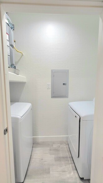 Building Photo - 1271 S Dandelion St