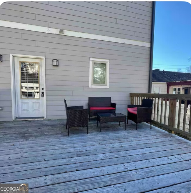 Building Photo - 2668 Memorial Dr SE