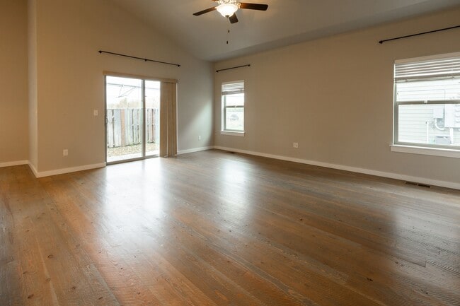 Building Photo - 16 Naomi Rose Ln