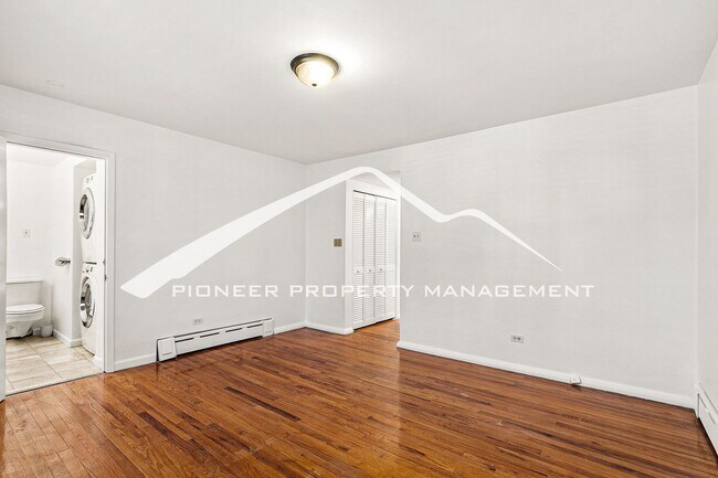 Building Photo - Spacious Home with Fenced Yard and Washer/Dryer