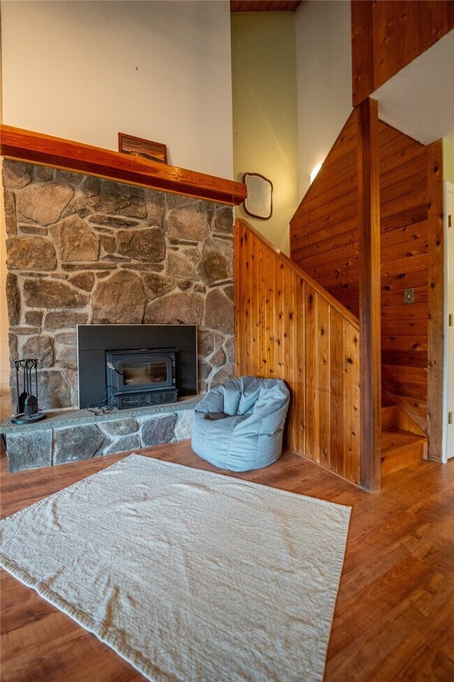 Building Photo - 50 Pines Dr