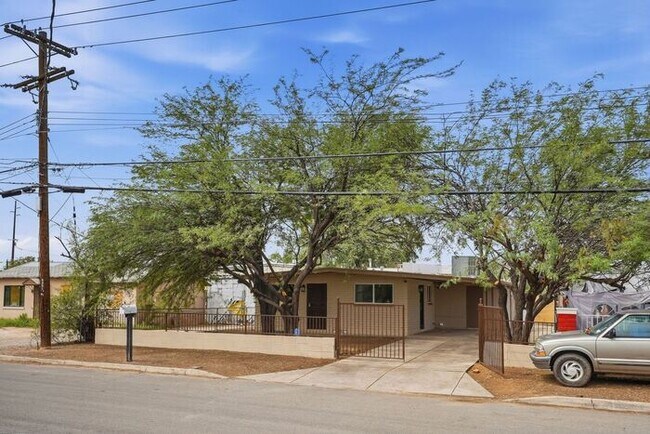 Building Photo - Bright 3-Bed Tucson Rental Home with Expansive Fenced Backyard Near U of A