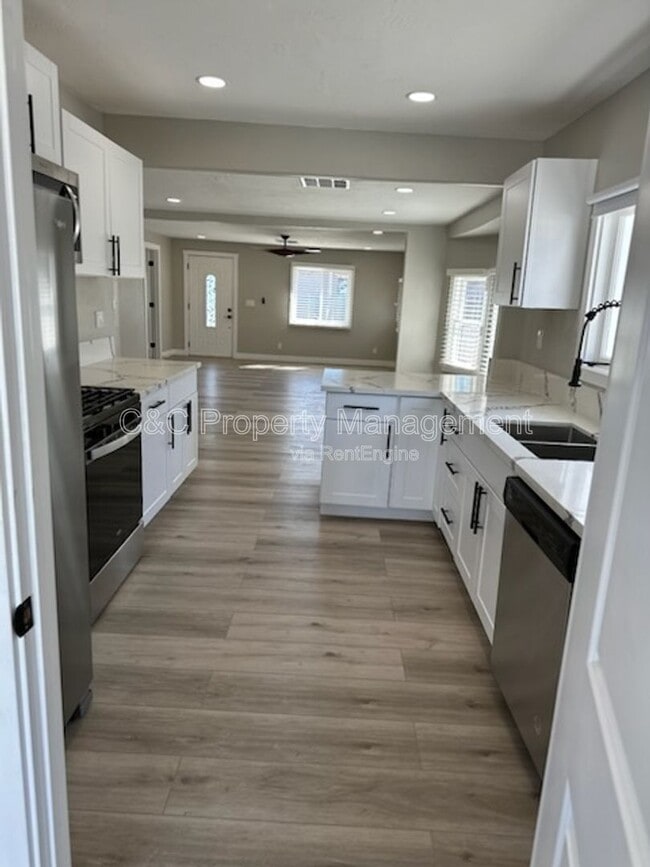 Building Photo - 1519 W 22nd Pl