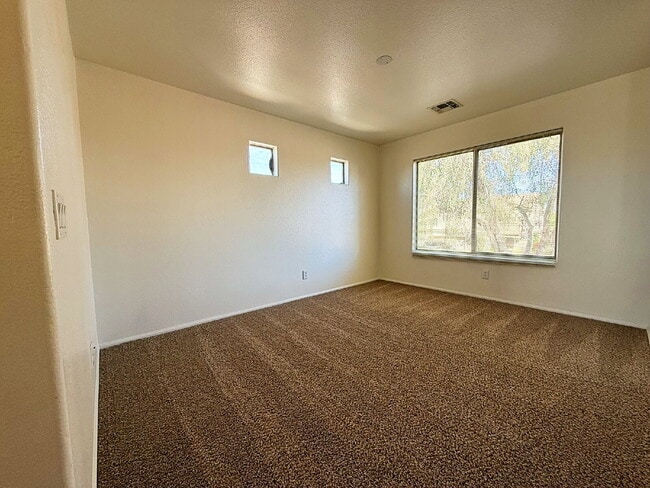 Building Photo - Spacious & Stylish in the Heart of Surprise!