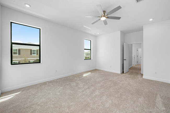 Building Photo - 920 SW Newfield Ave