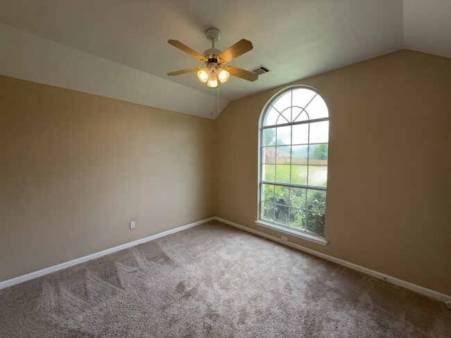 Building Photo - 317 Oak Meadow Ln