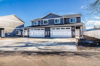 Building Photo - 1118 N Davis Ln