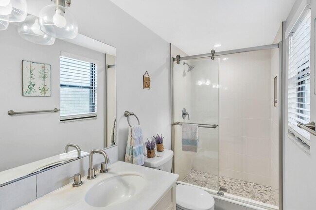 Building Photo - 10962 57th Pl S