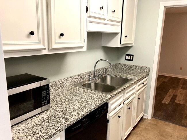 Building Photo - Available 11/1. Beautifully Remodeled Town...