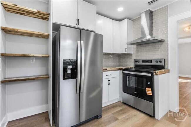 Building Photo - 2140 E 42nd St