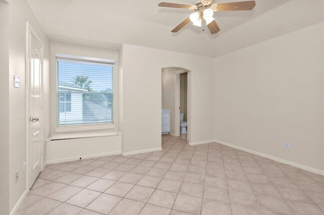 Building Photo - 1010 Maple Run Dr