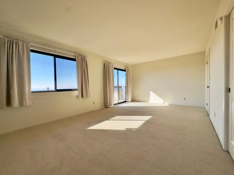 Building Photo - 2221 Pinehurst Way