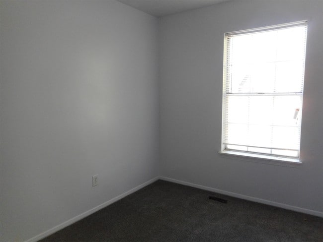 Building Photo - 22 Anchor Ct