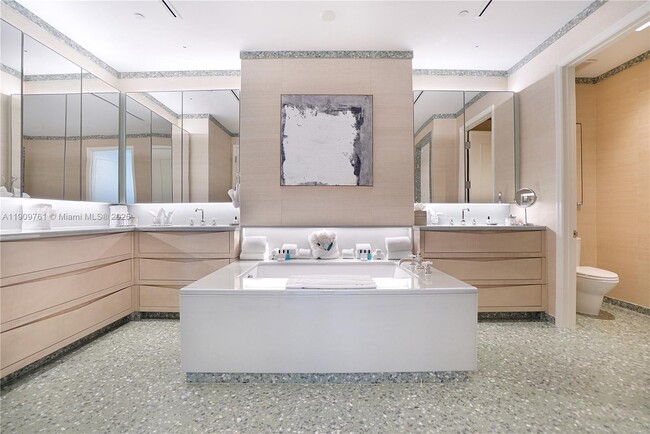 Building Photo - 4401 Collins Ave