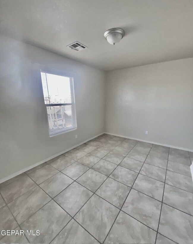 Building Photo - 9389 San Lorenzo Ave
