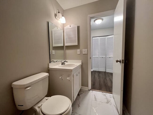 Building Photo - 21A Battery Walk Court