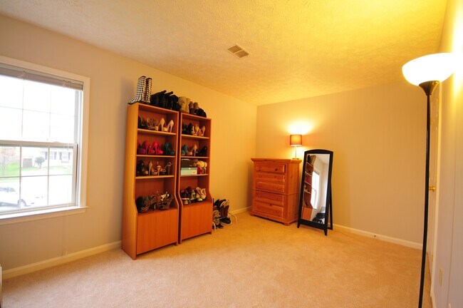 Building Photo - 6694 Huntshire Dr
