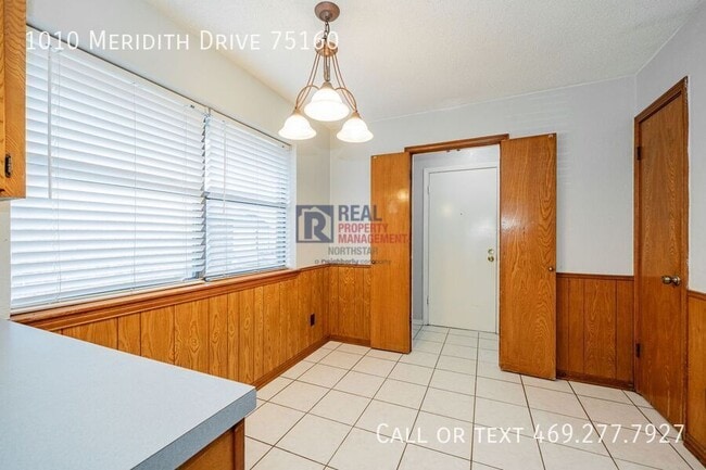 Building Photo - 1010 Meridith Dr