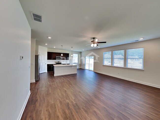 Building Photo - 738 Carnaby Ln