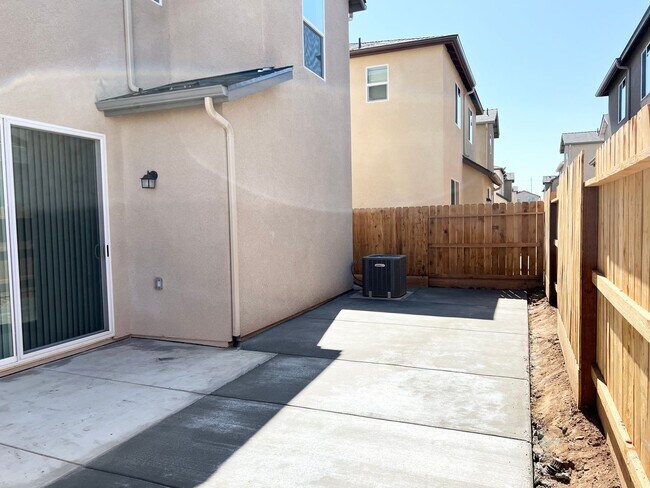 Building Photo - Brand new 3 bedroom / 2.5 bath in Clovis Unified School District