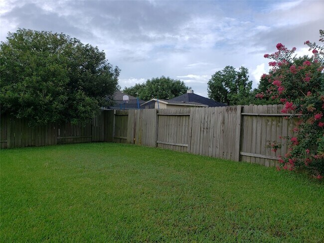 Building Photo - 6327 Hayman Dr