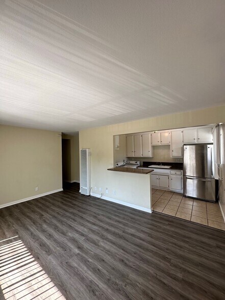 Building Photo - 5616 Rocket St